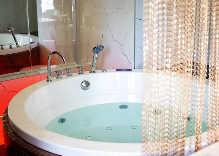 Jacuzzi Glass-House Central Station